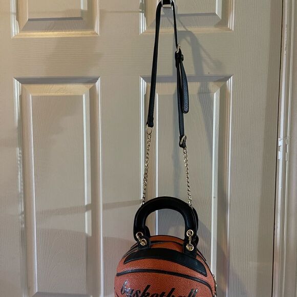 Pixar basketball shape Pu leather handbag with detachable crossbody strap - Picture 4 of 10